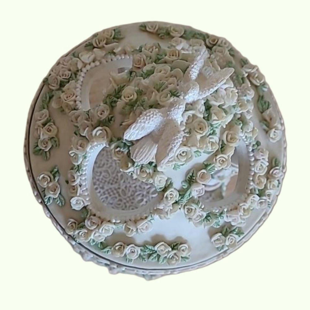 Vintage Lillian Rose cake top gazebo with Doves. Bridal core - Picture 4 of 4